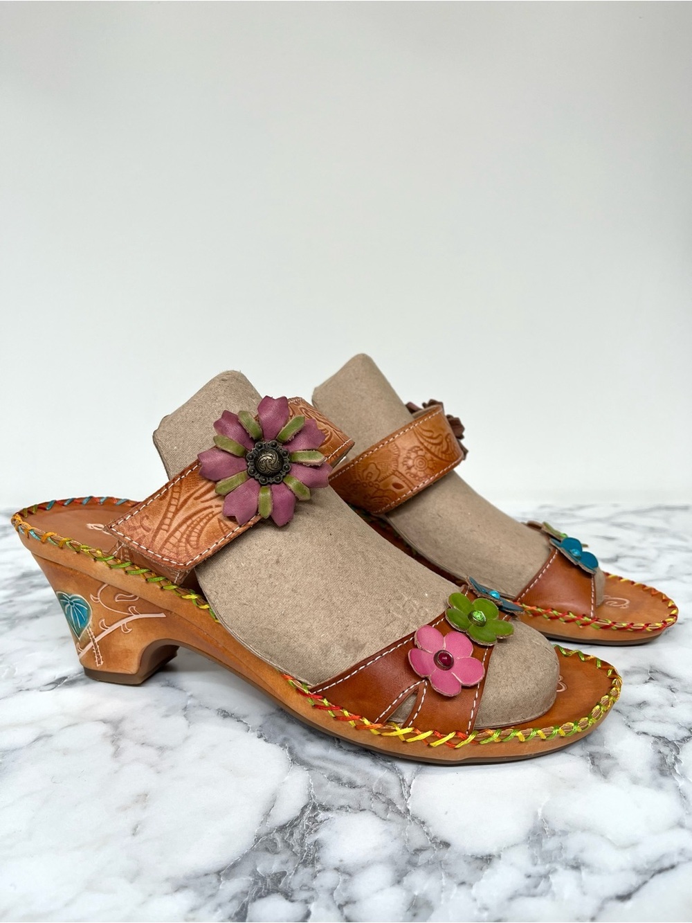 Socofy colorful floral applique embossed leather sandals Velcro artsy quirky 40